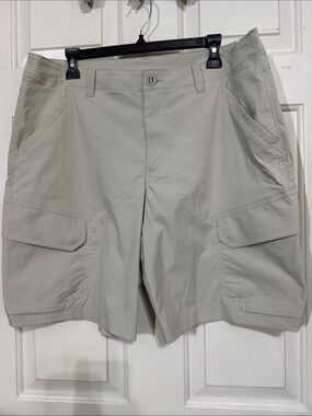 Under Armour Men's Cargo Shorts in Light Khaki
